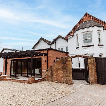 House With A Cinema And Games Room, Sleeps 17 什鲁斯伯里 外观 照片