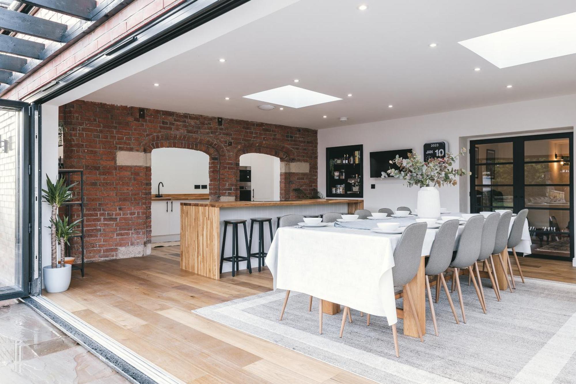 House With A Cinema And Games Room, Sleeps 17 什鲁斯伯里 外观 照片