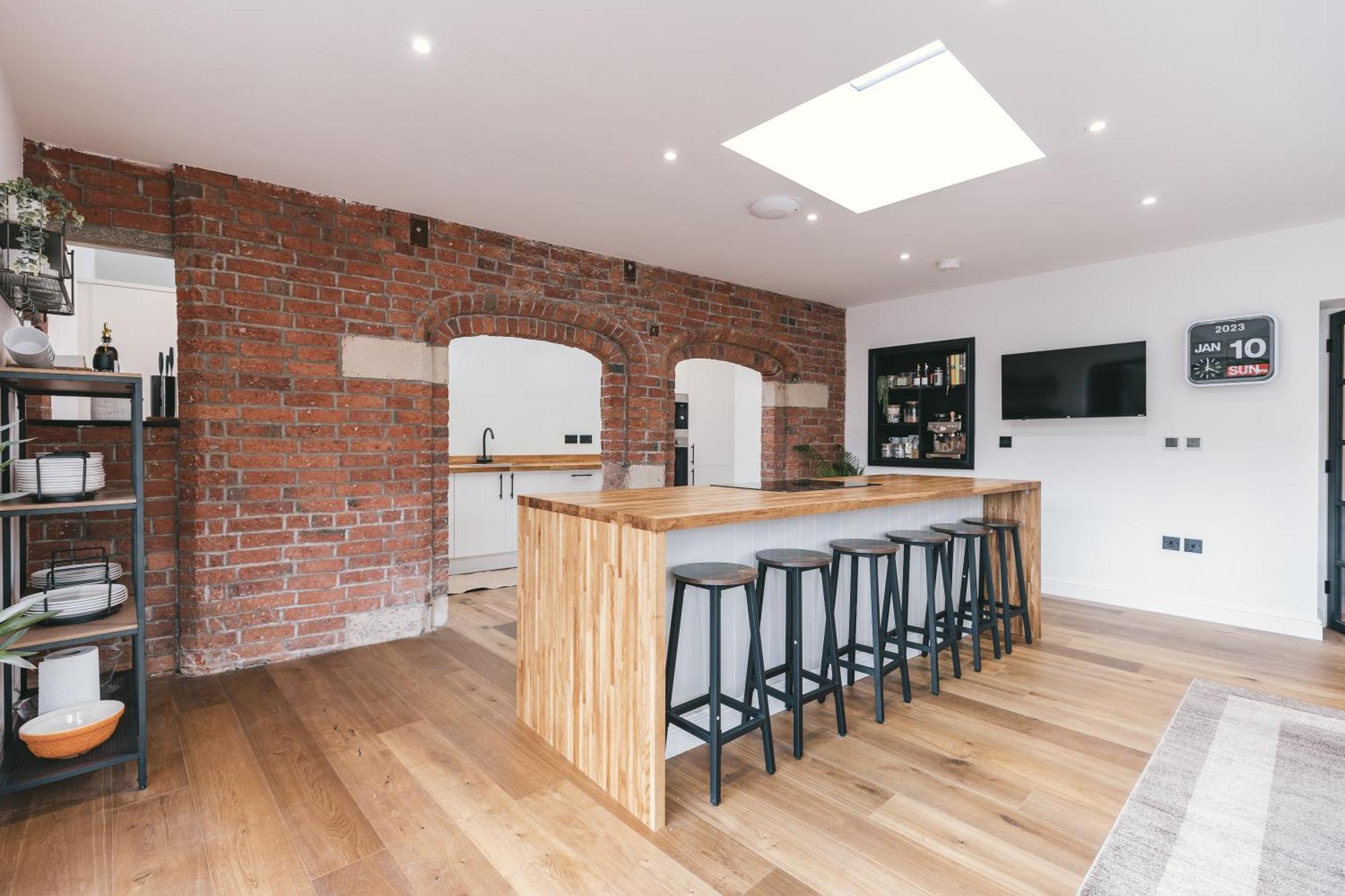 House With A Cinema And Games Room, Sleeps 17 什鲁斯伯里 外观 照片