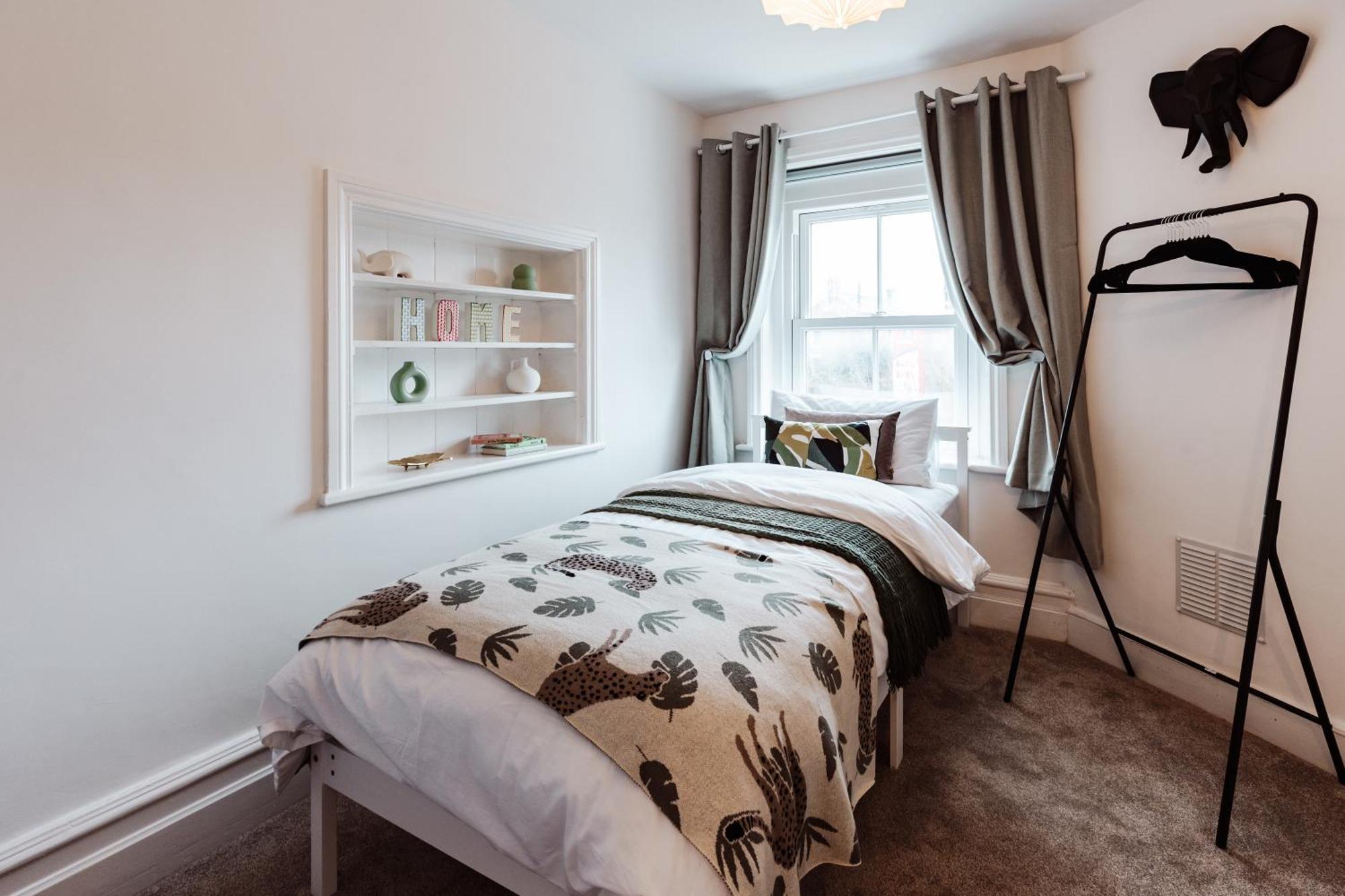 House With A Cinema And Games Room, Sleeps 17 什鲁斯伯里 外观 照片