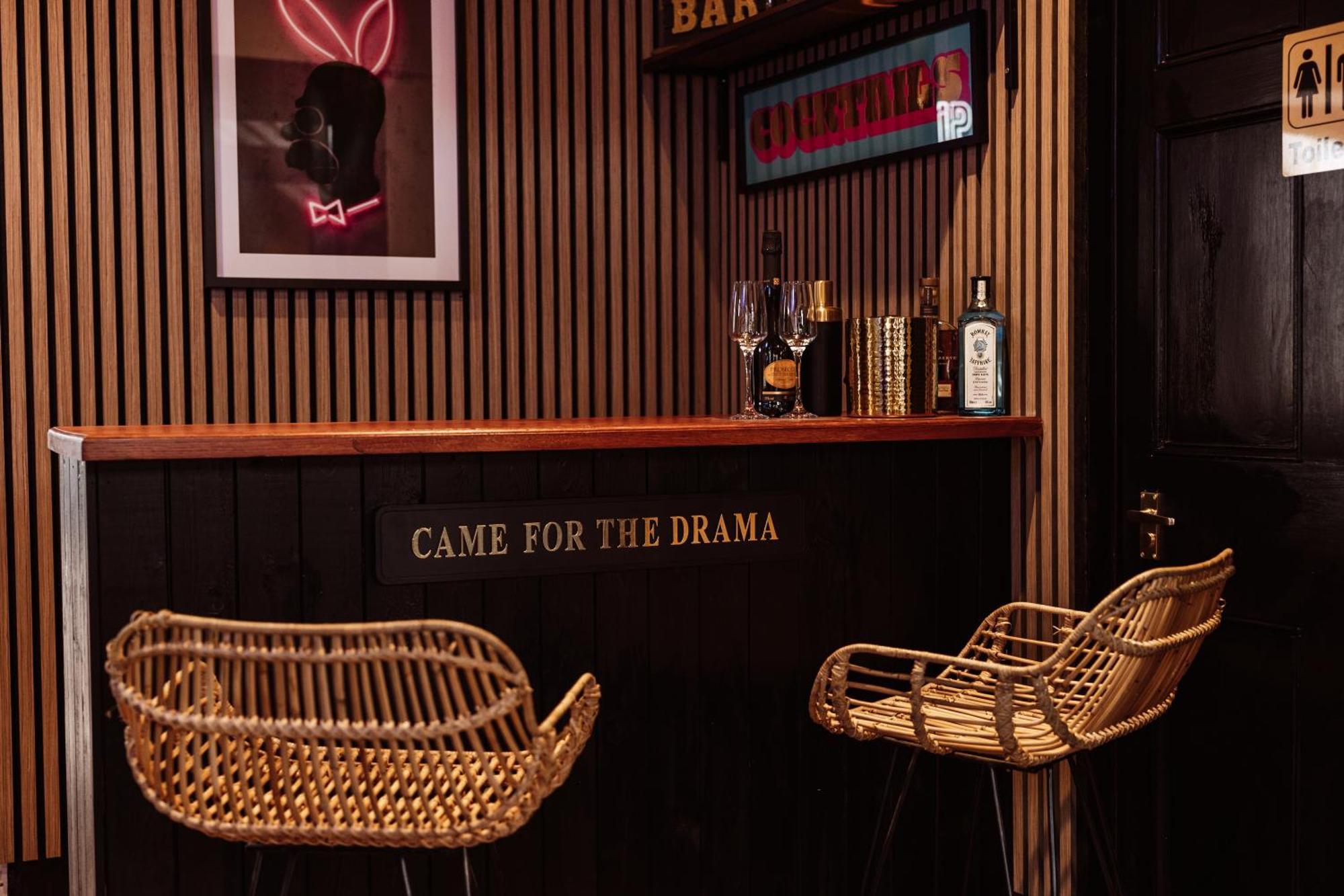 House With A Cinema And Games Room, Sleeps 17 什鲁斯伯里 外观 照片