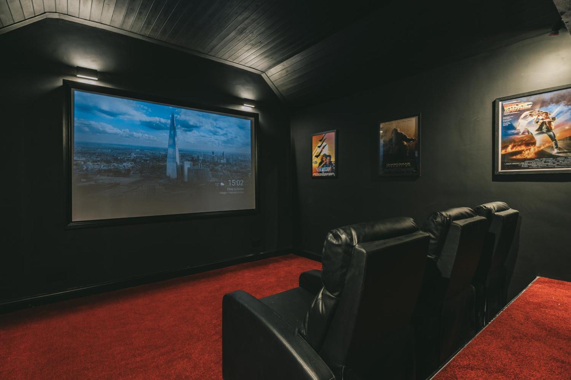House With A Cinema And Games Room, Sleeps 17 什鲁斯伯里 外观 照片
