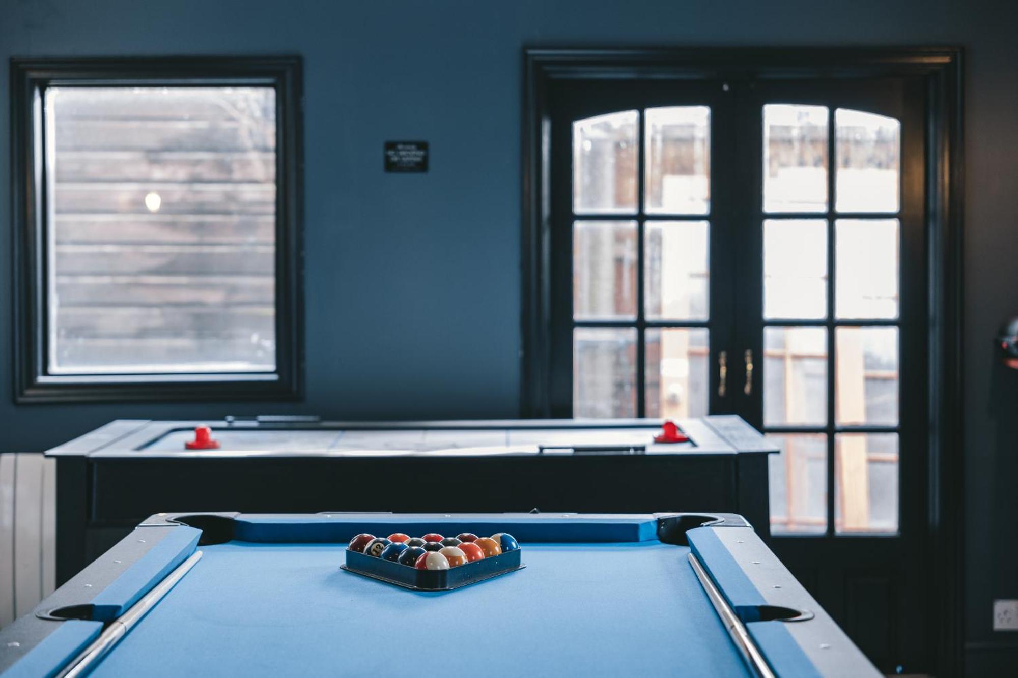 House With A Cinema And Games Room, Sleeps 17 什鲁斯伯里 外观 照片