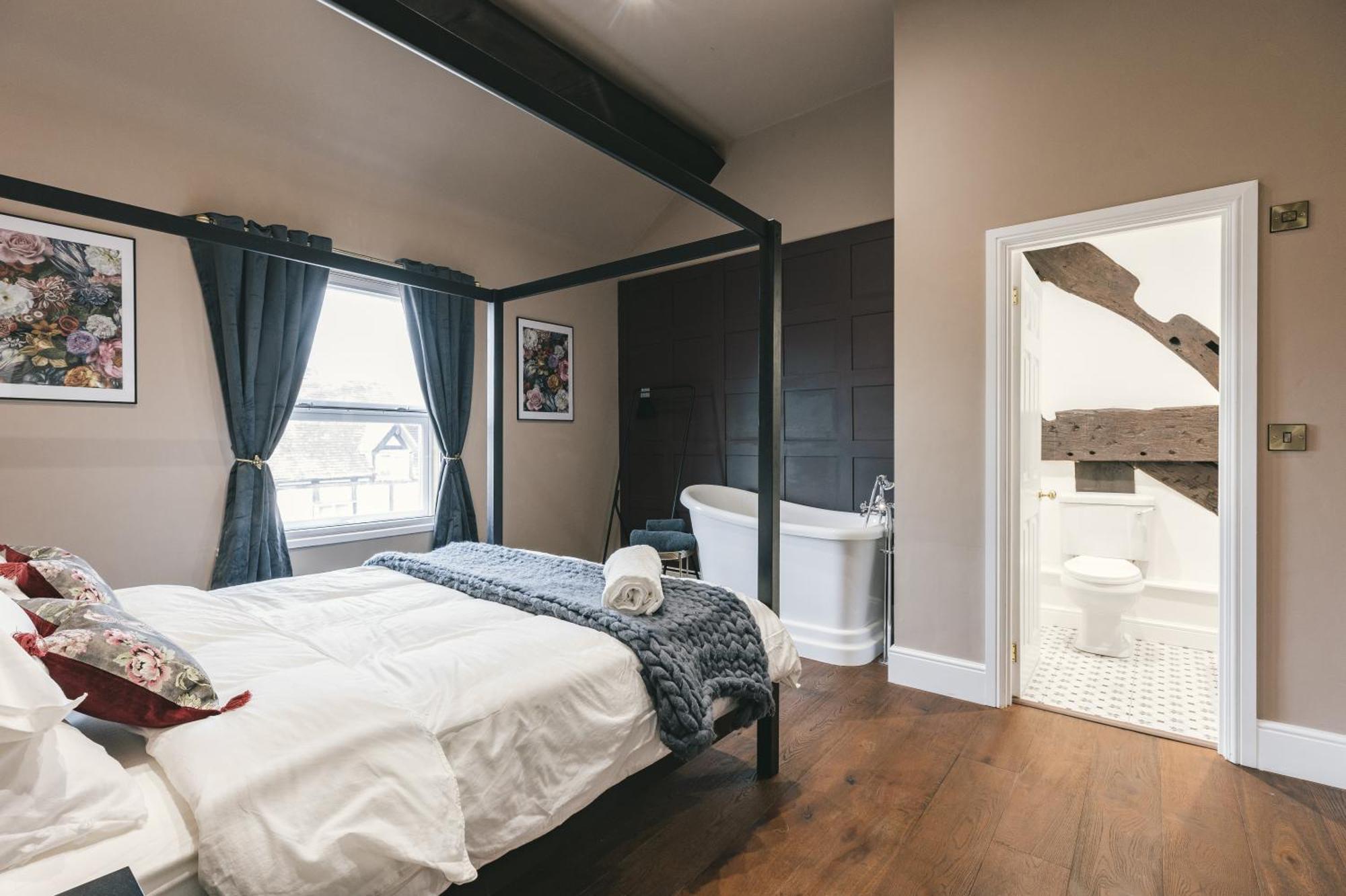 House With A Cinema And Games Room, Sleeps 17 什鲁斯伯里 外观 照片