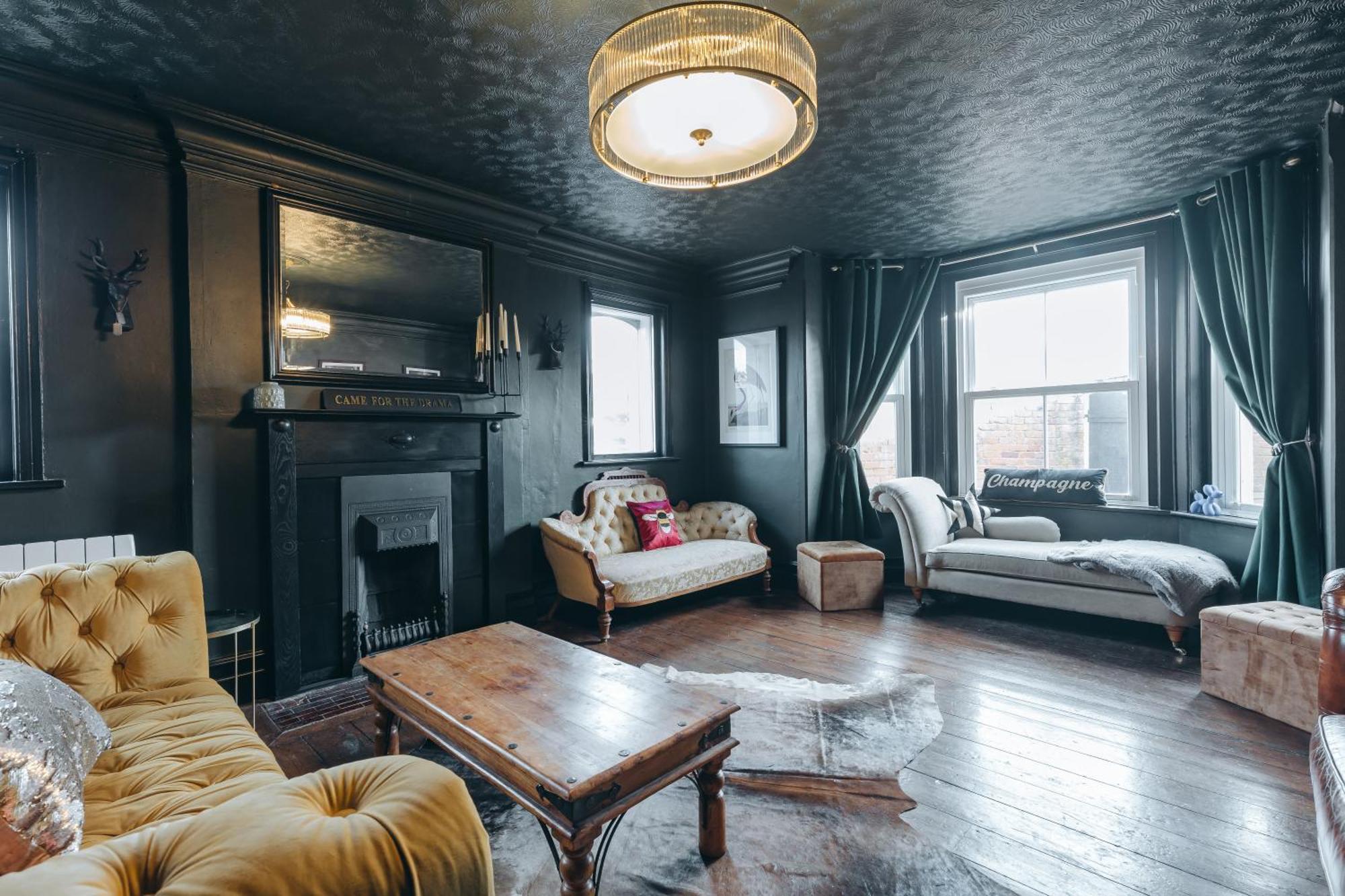 House With A Cinema And Games Room, Sleeps 17 什鲁斯伯里 外观 照片